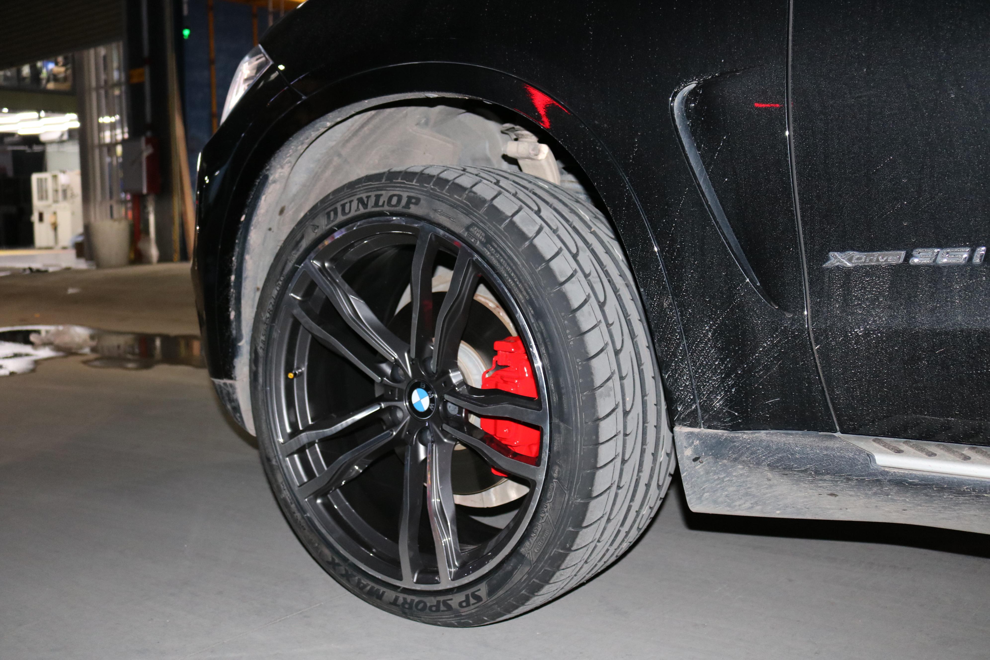 宝马x5升级21寸轮毂 万吨级锻造品质,x5改装21寸轮毂案例