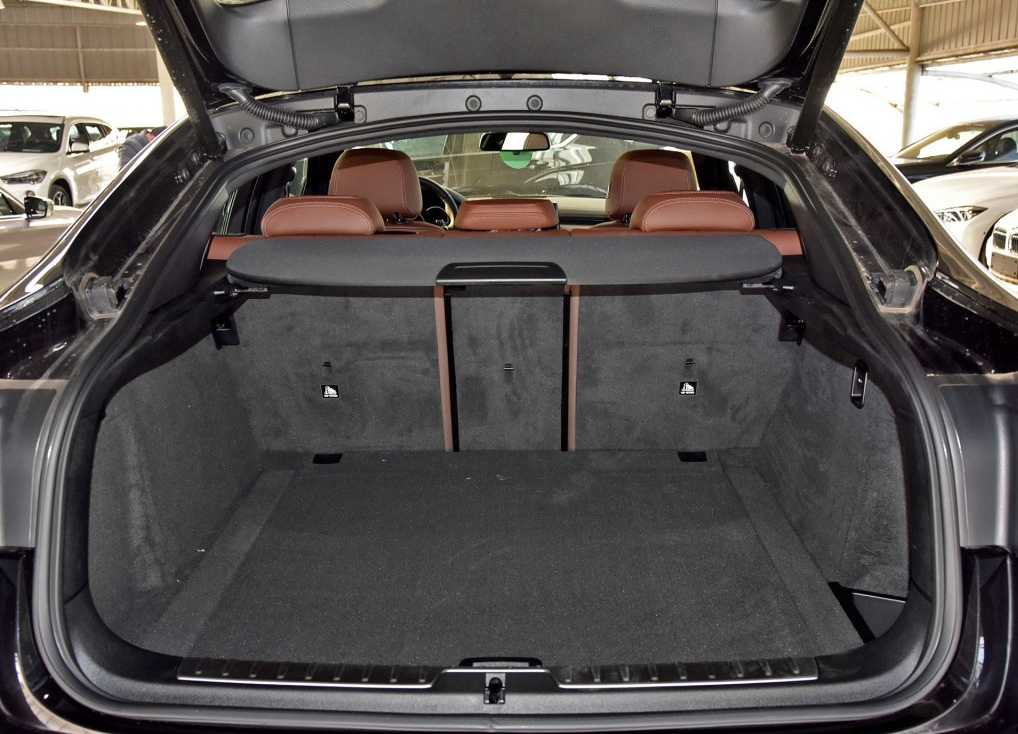 宝马x6的欣赏与品读,设计非常新颖,给人一种高级感