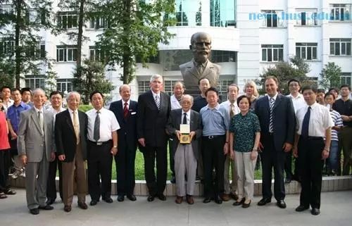今天,默克尔来华中科技大学了!