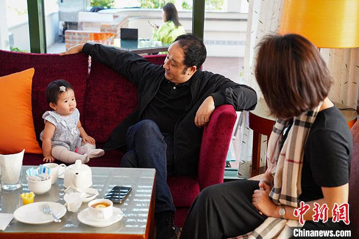 澳门回归20周年:澳门歌手黄伟麟:有祖国当老大,澳门没什么好害怕