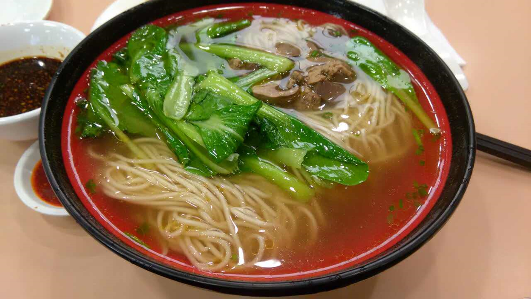 简单滋补的鸡肉汤面,营养开胃,味道鲜美,劲道爽滑