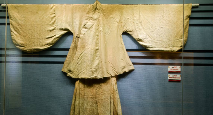 明朝南京的服饰文化受政治影响,服饰制度等级森严,复衣冠如唐制