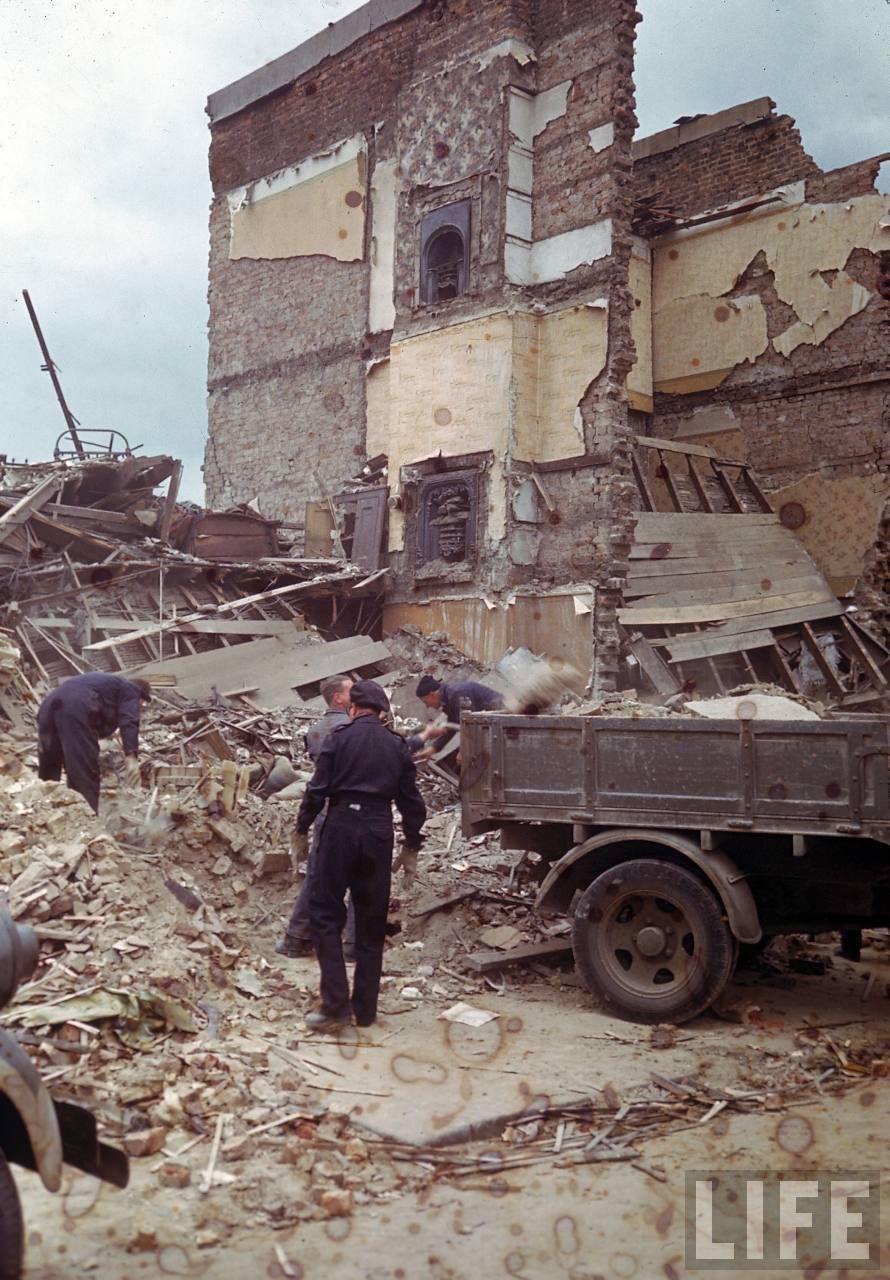 "伦敦大轰炸"后的惨状,罕见的二战彩色老照片(一)