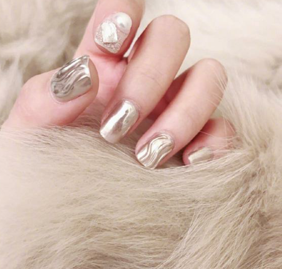 又仙又靓的镜面美甲,简直美到骨子里