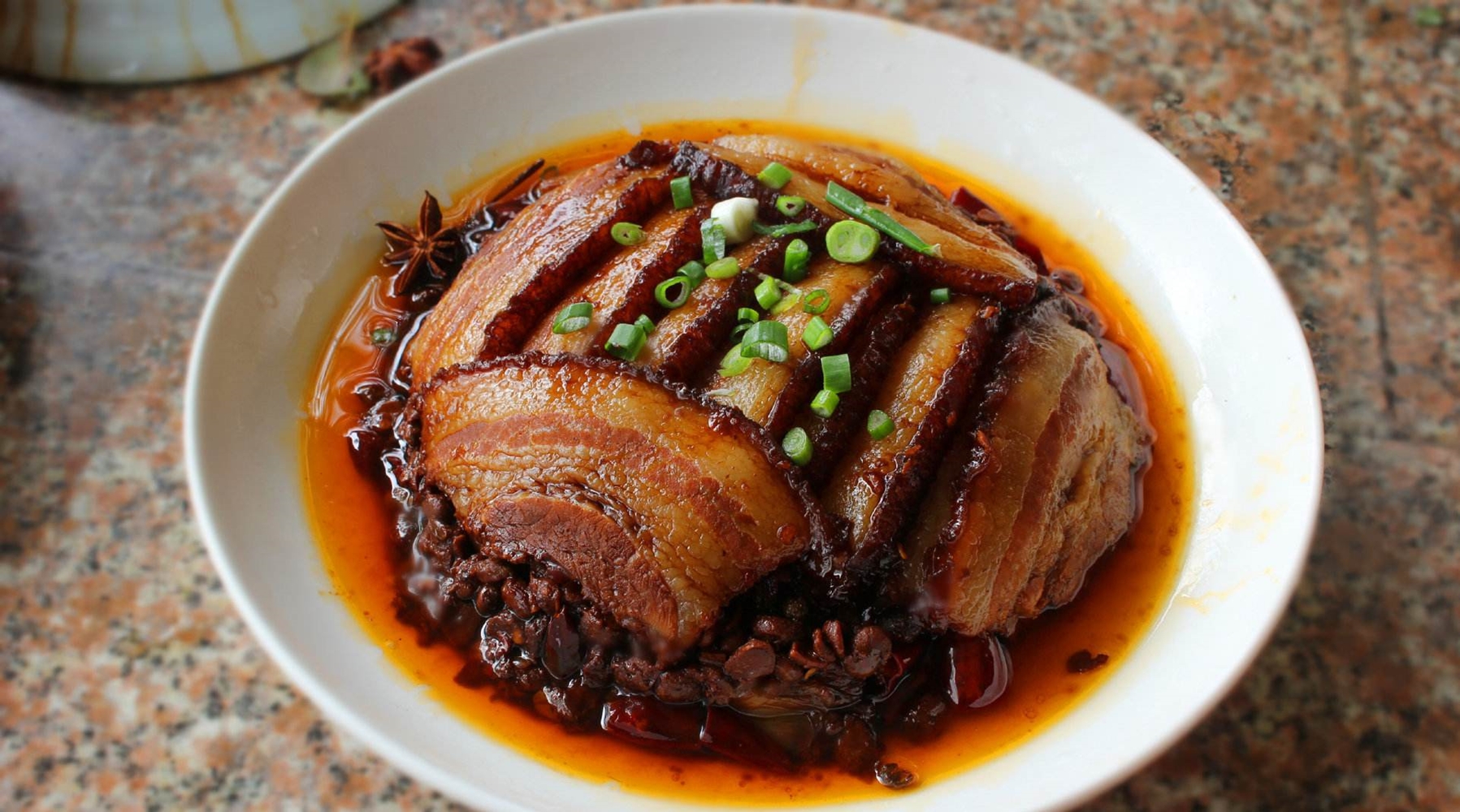 做一份香味扑鼻的豆豉扣肉,烂而不腻,味道鲜美,让人垂涎欲滴