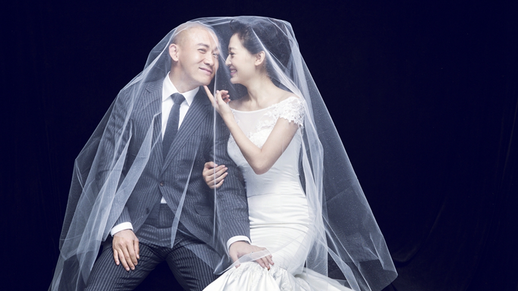 秦子越和小时候偶像结婚,实现太多女生幻想,可谓是人生的赢家