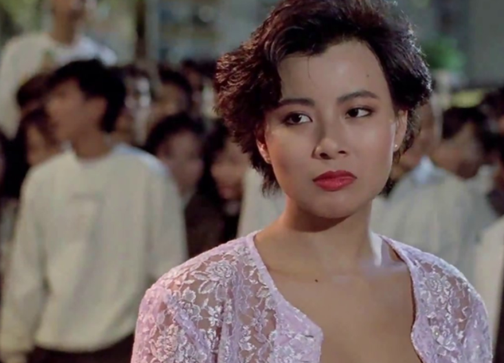 有"电眼美女"之称!