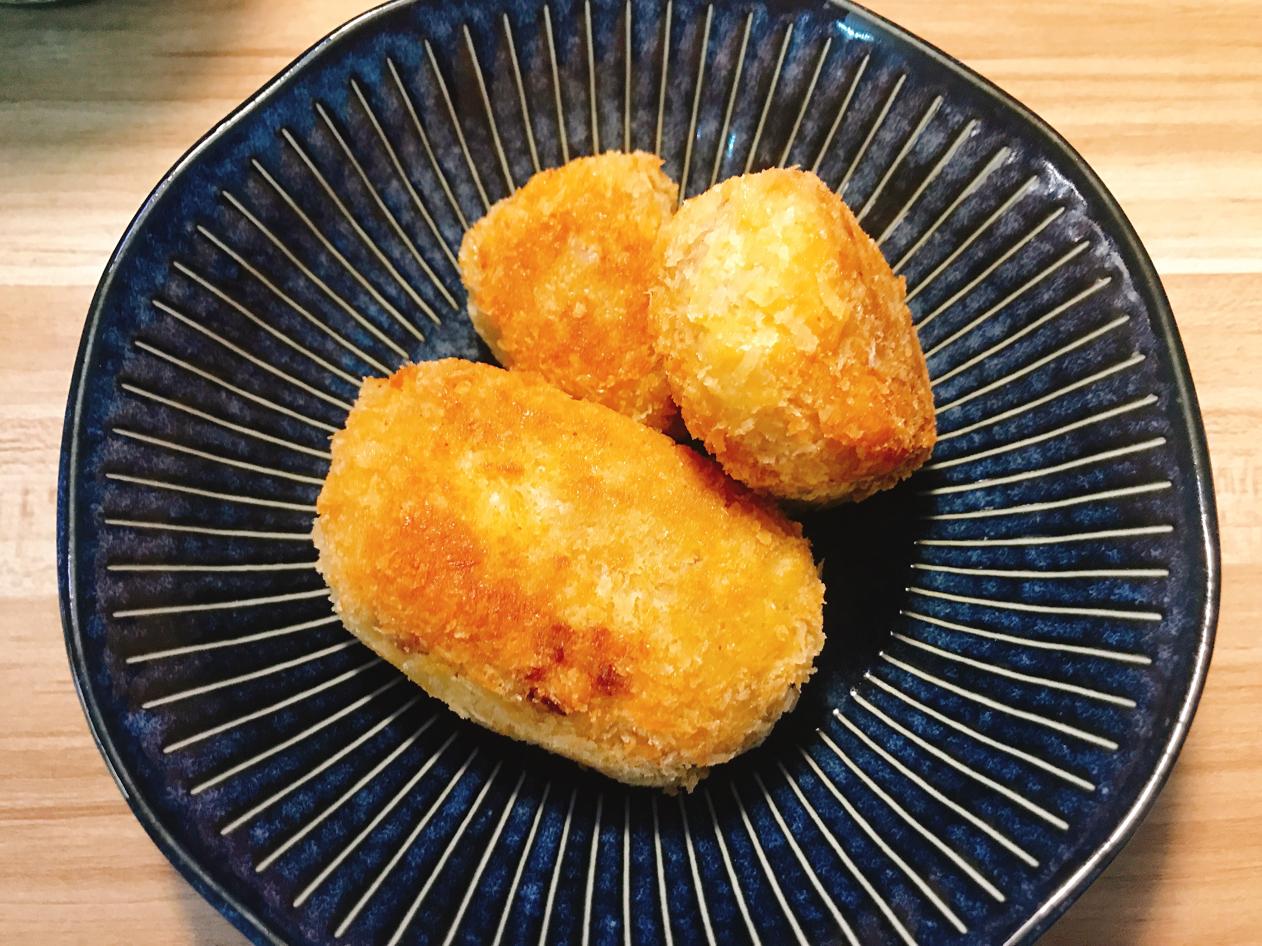 教你做日本小吃可乐饼,裹上面包糠炸至金黄,酥脆鲜香超好吃!