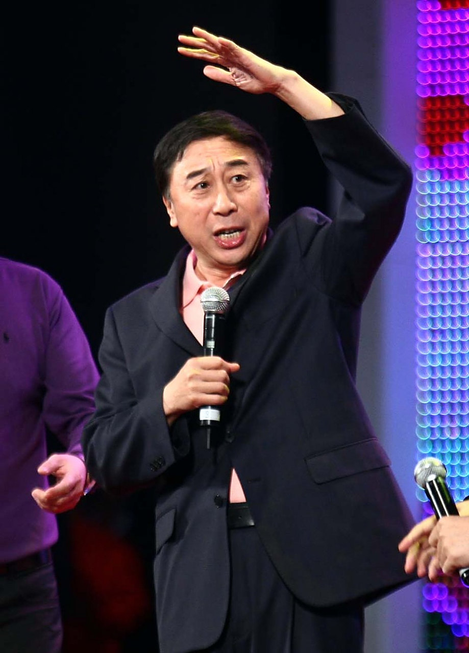 相声演员冯巩,接到了一个电话,一个叫张梦的保姆,警告他,给五十万封口