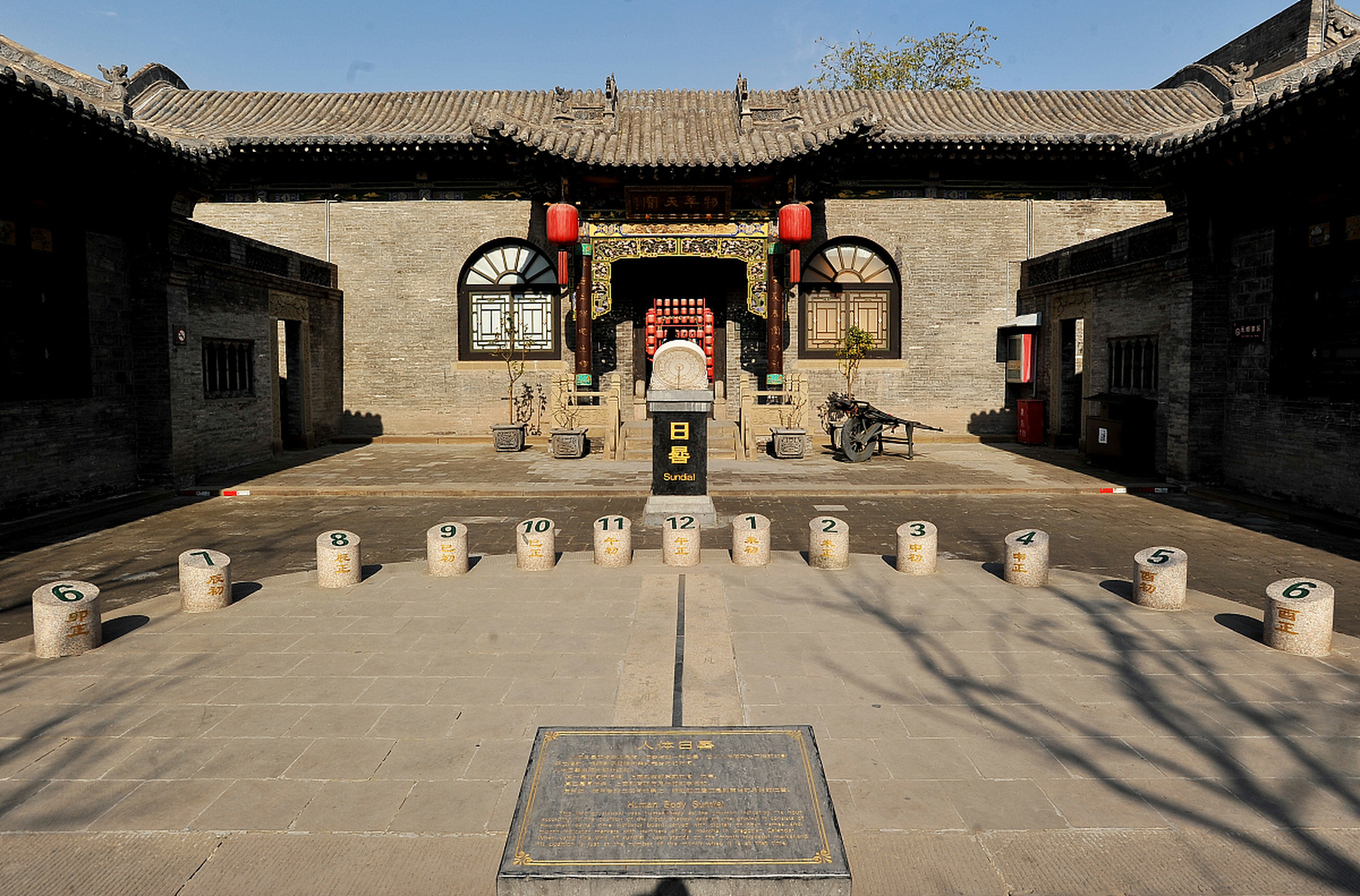 镜头里的春天# 在春日的阳光下,太原市的晋商博物馆如同一颗璀璨的