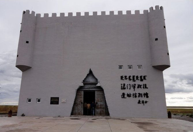 这场战役打完,日本陆军中将切腹自尽,日本海军却鸣炮庆祝