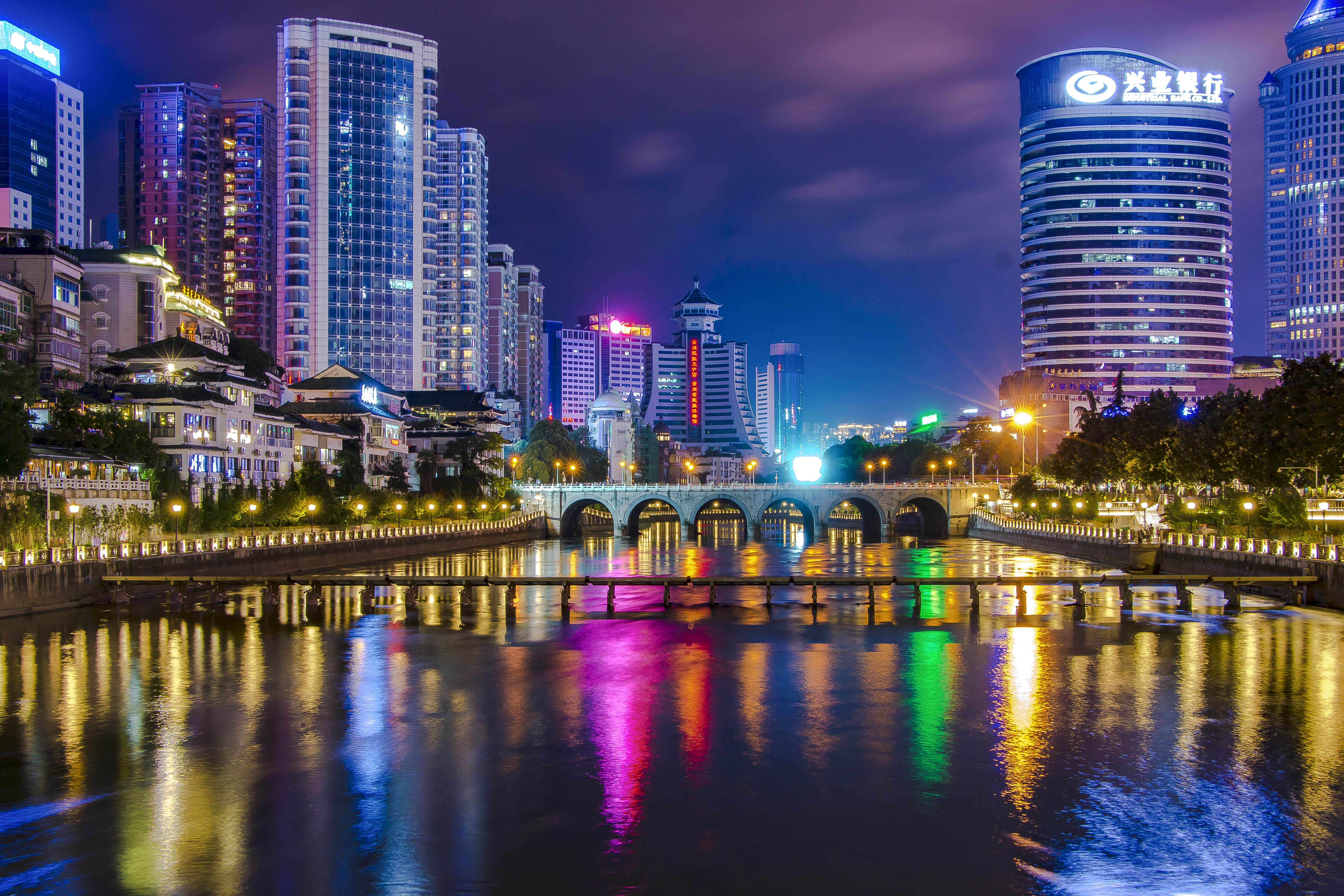 山城贵阳,群山中的世外之都清绝于世