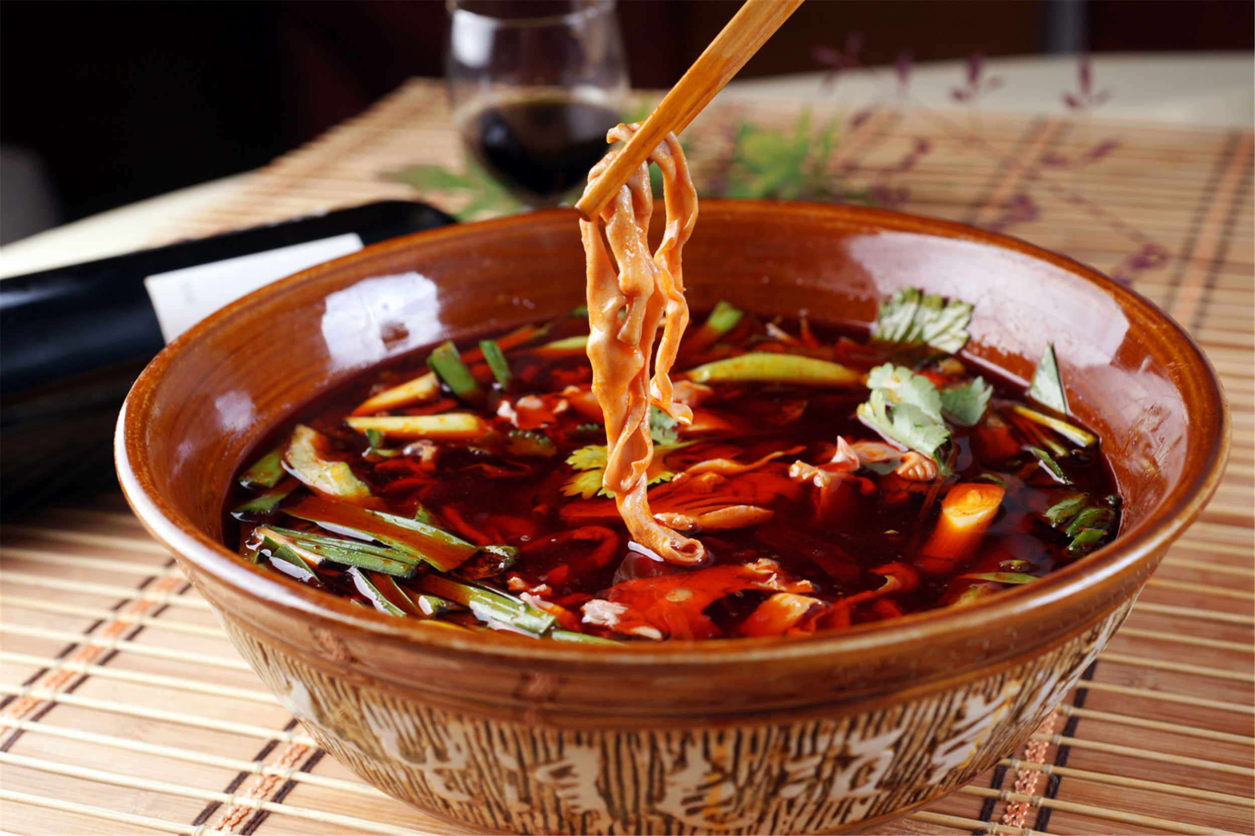 鲜冒鸭杂:麻辣的味道,鲜而香,具有独特的味道.