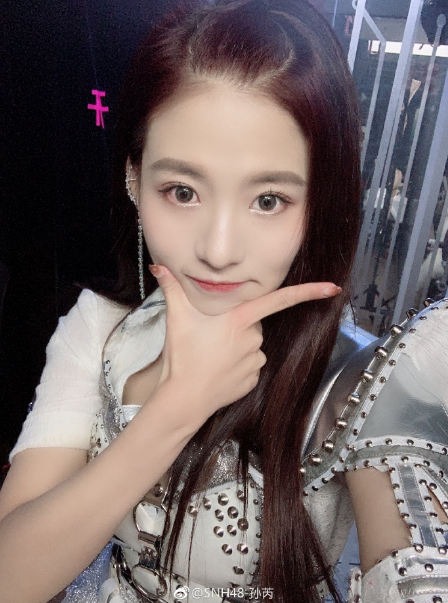 snh48-孙芮庆祝春天的到来晒出美照,95后女神超可爱