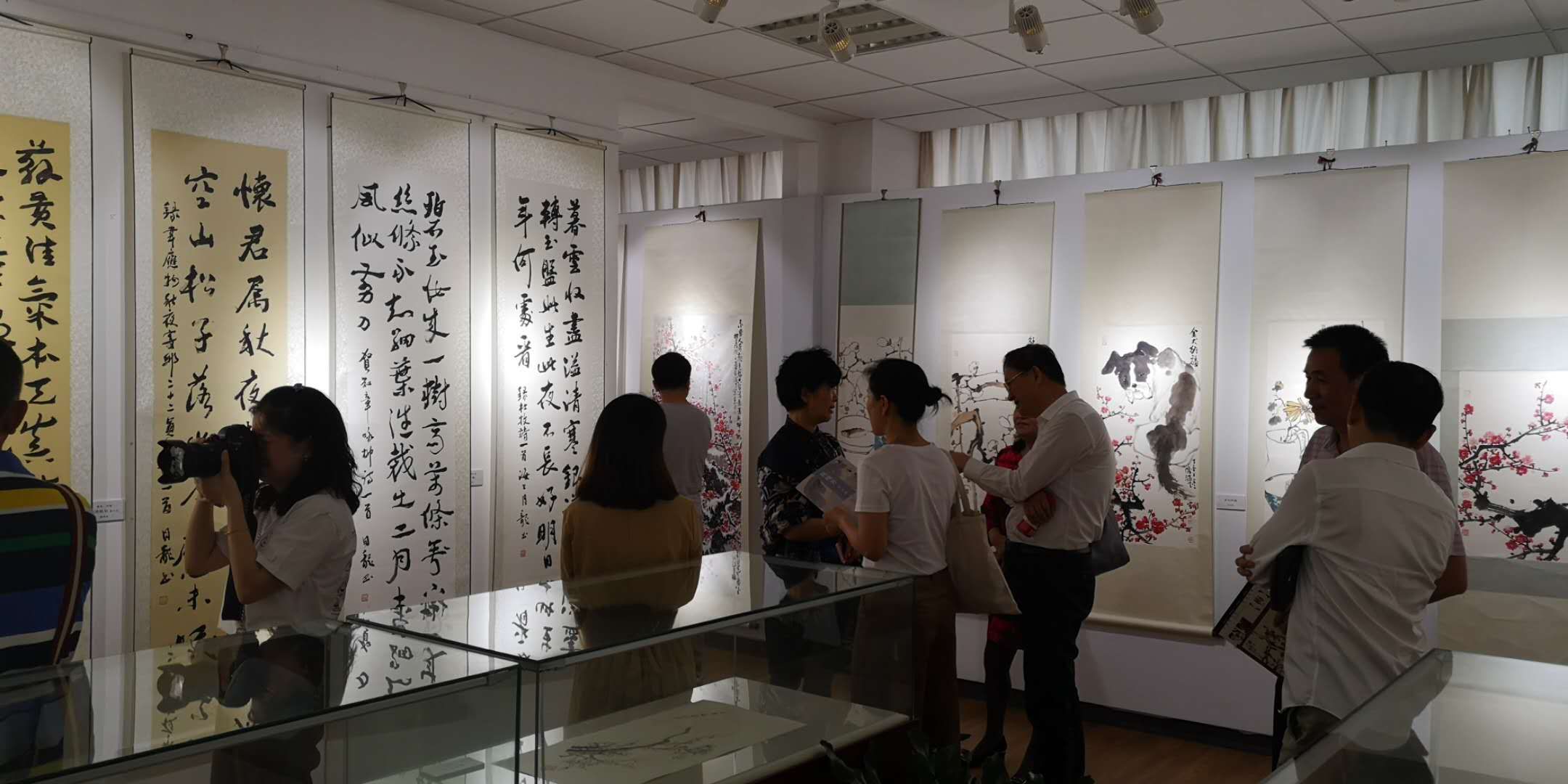 闲情且寄一许伟清,陈瑾芳,钱月龙书画展开幕