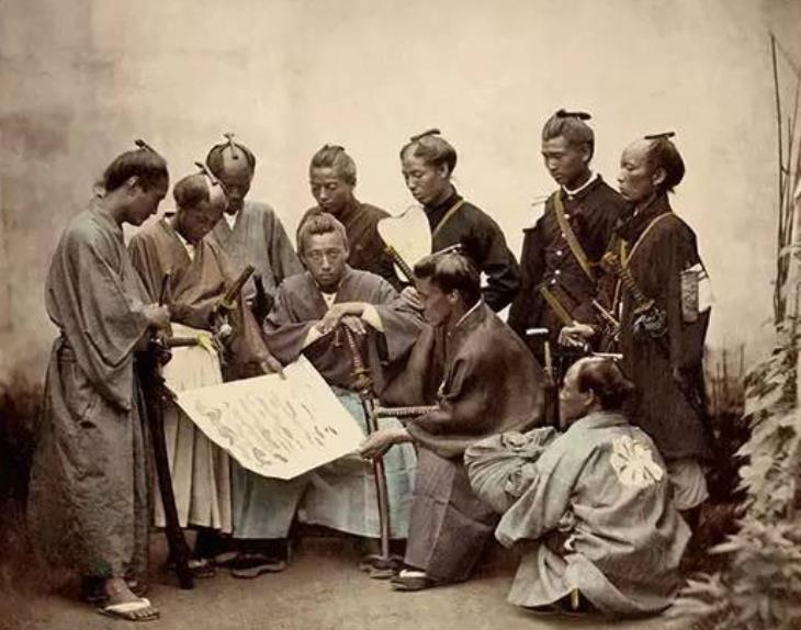 直击明治维新时期的日本,艺伎浓妆艳抹,武士身着甲胄目露凶光