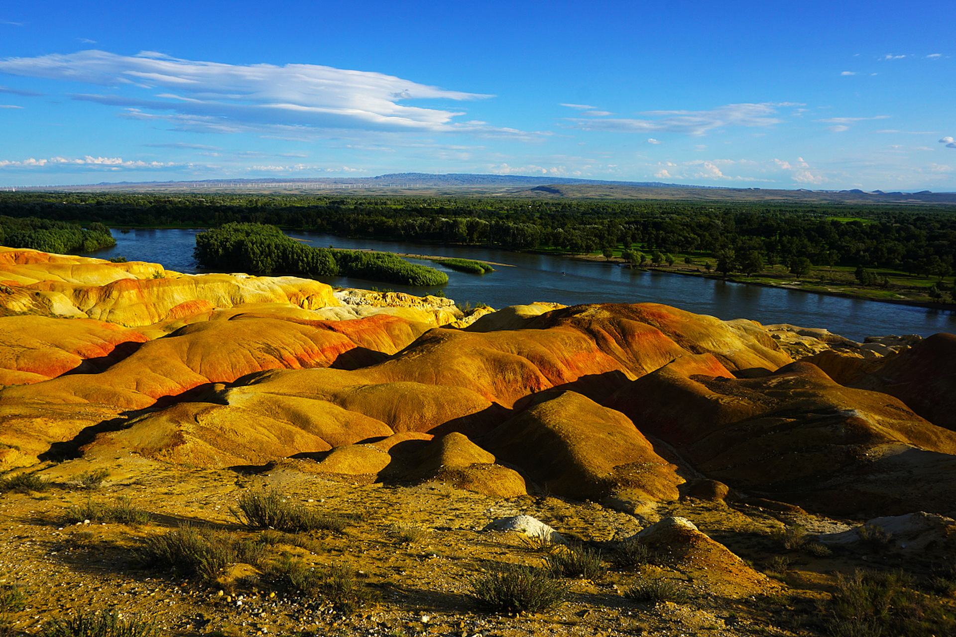 旅行中的治愈日常# 五彩滩位于新疆北端,属阿勒泰地区,布尔津县境内
