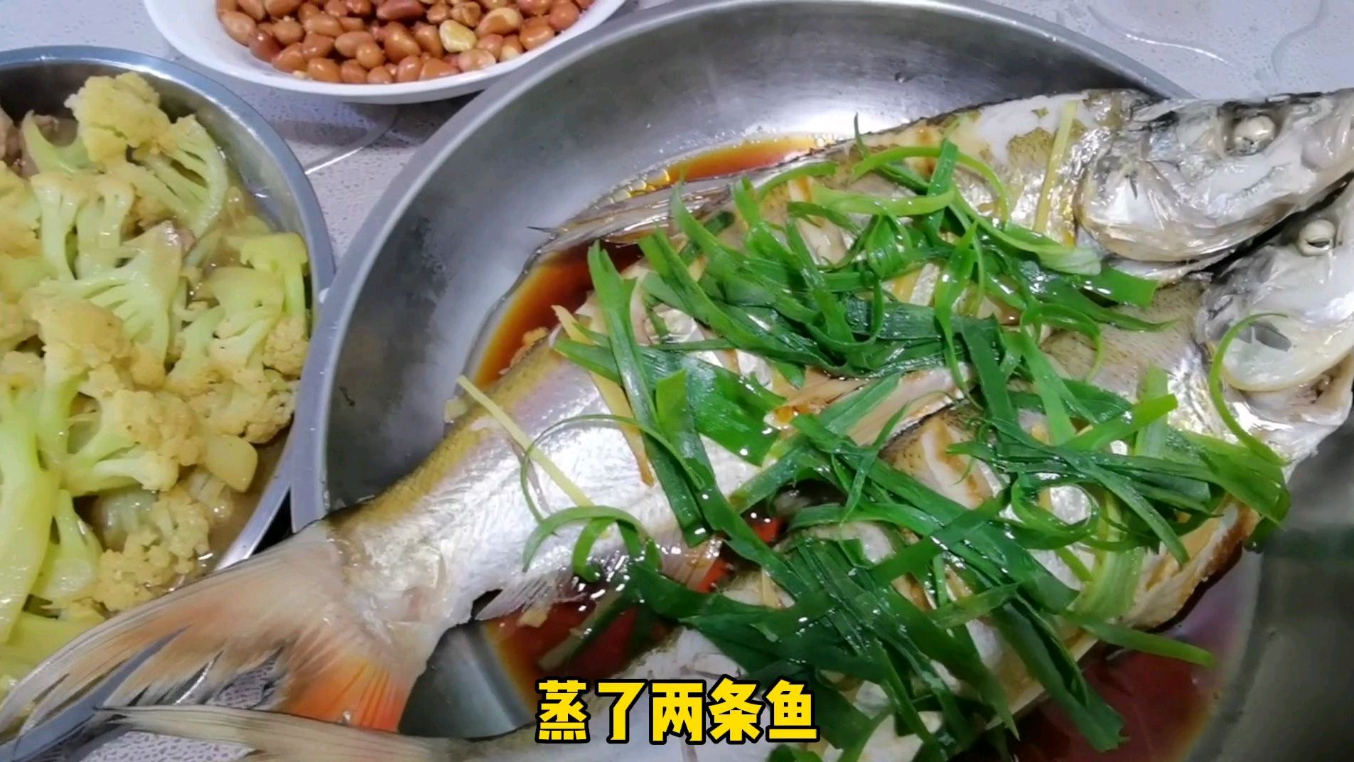 今天做一道清蒸红尾鱼,喝着白酒,又喝啤酒,真得劲
