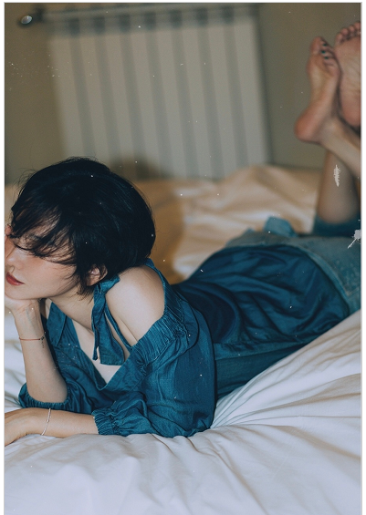 "蕊心"陈小纭最新写真,大长腿羡煞旁人,眼神迷离很性感!