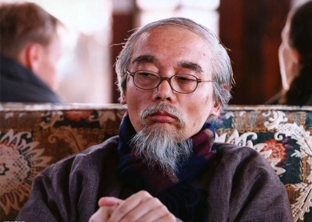 葛优的这部喜剧电影《上一当》,演绎了我们教育方面的悲哀