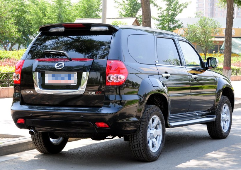 现在的大学生都开什么车上学?中兴无限v7,外观精致,大学生首选