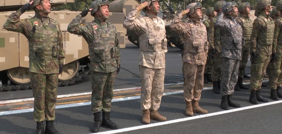 解放军新迷彩服暗示什么?这才是真正的变化,让敌对国家担心