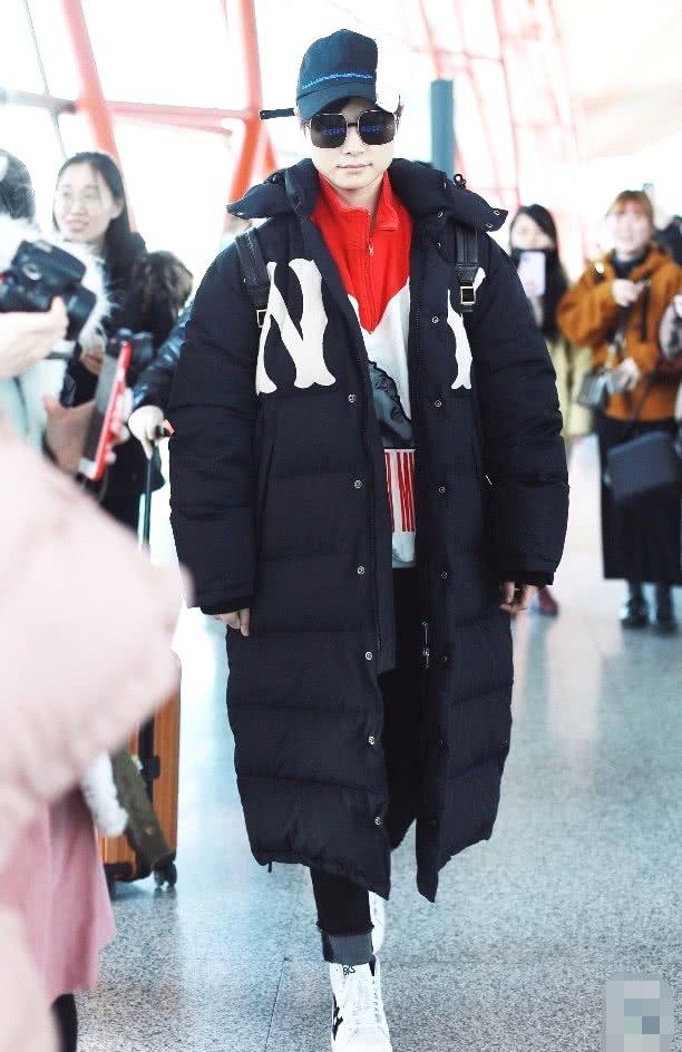 李宇春就是任性,1米75的她完美驾驭超长羽绒服