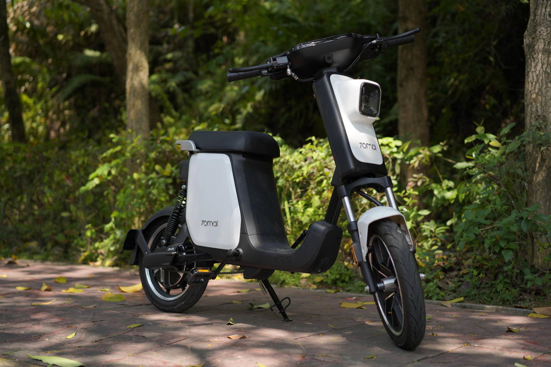 性能,颜值与科技并行,70迈智能电动车陪伴你