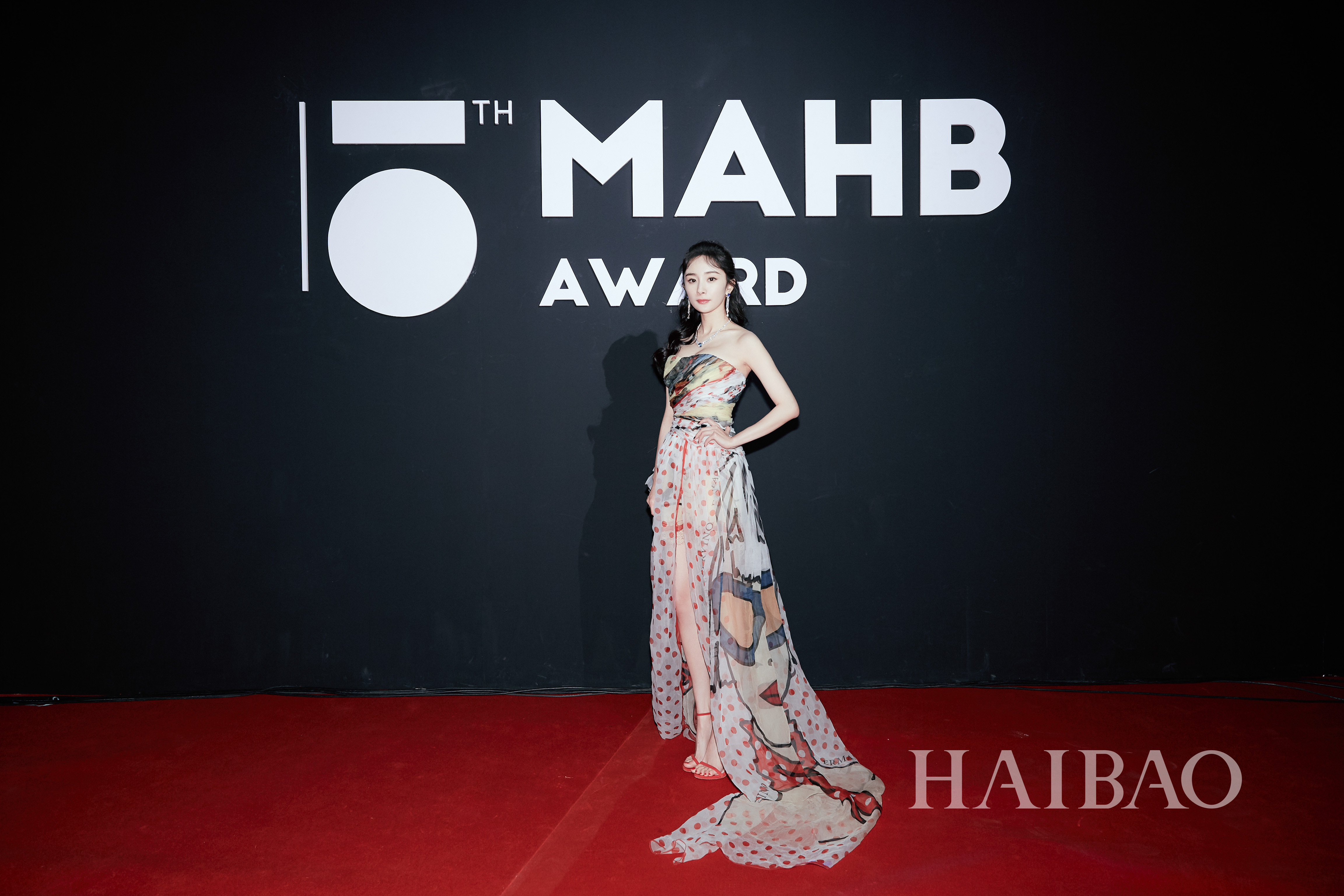 郭敬明,杨幂现身2018第17届中国电影华表奖颁奖典礼红毯