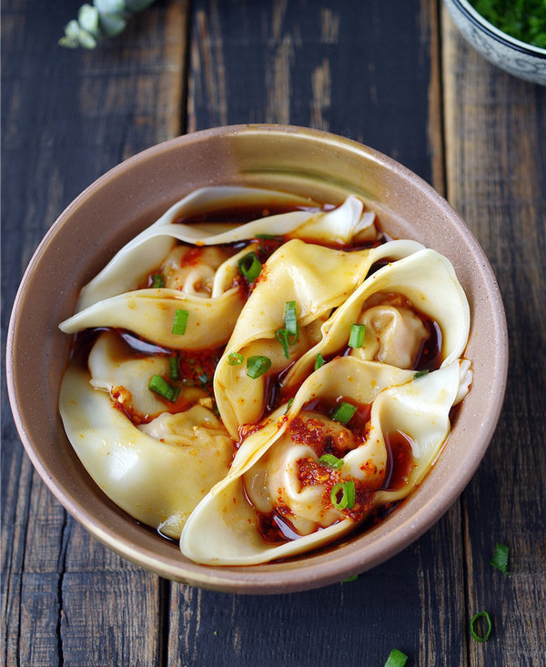 成都不只有小酒馆,还有好吃的龙抄手,怎么能不尝尝?