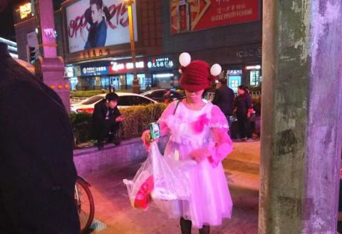 南充市五星花园的王小美,还有他的直播团队