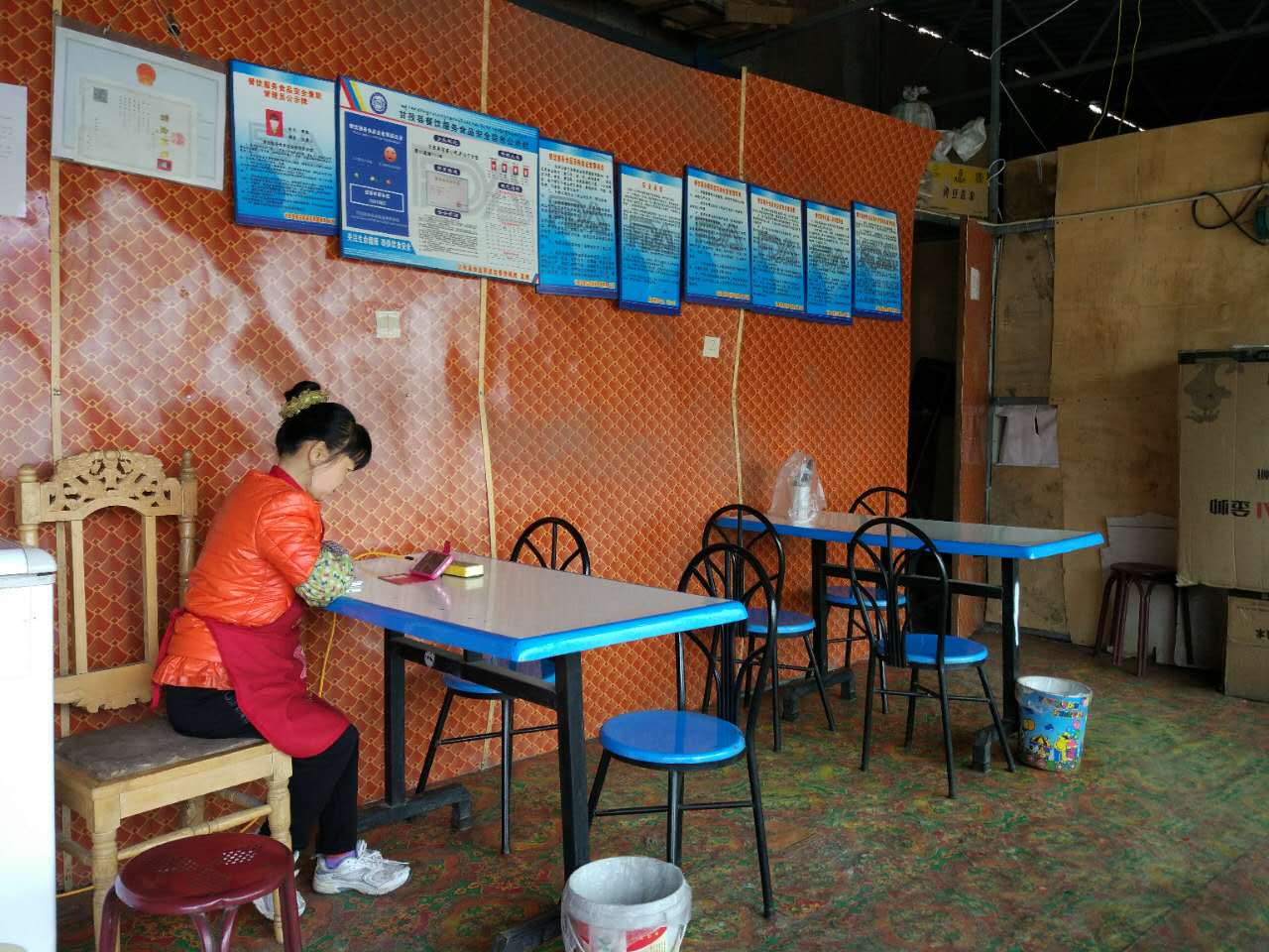 那些店铺位置不好的餐饮店,他们是如何将生意做火爆的呢?长知识