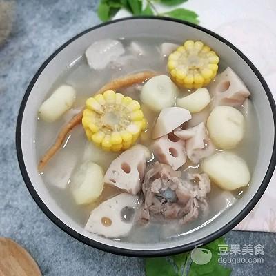 特色菜 筒骨马蹄莲藕玉米汤