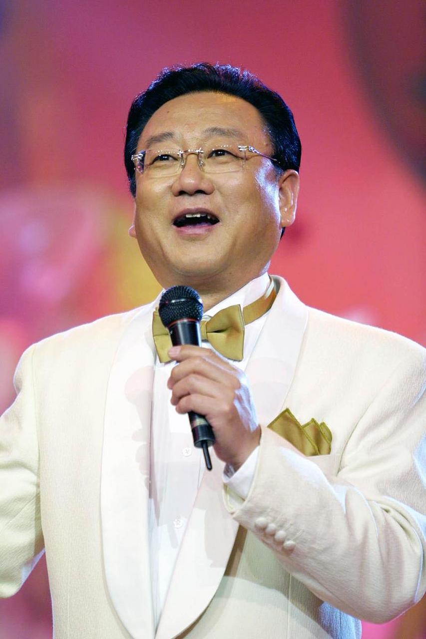 曝蒋大为武汉商演遭遇冷场# 近日,传奇歌手蒋大为的商演再次陷入莱