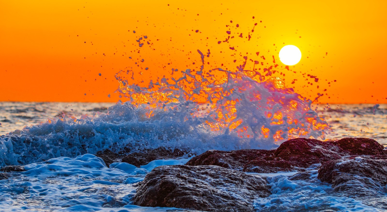 风光摄影:朝阳下的渤海湾浪花