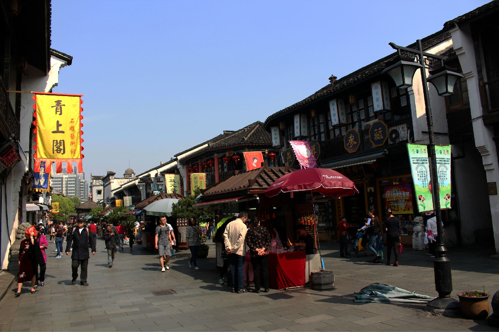 盘点夜景很美的景点,你去过杭州河坊街景区,哈尔滨圣索菲亚教堂吗