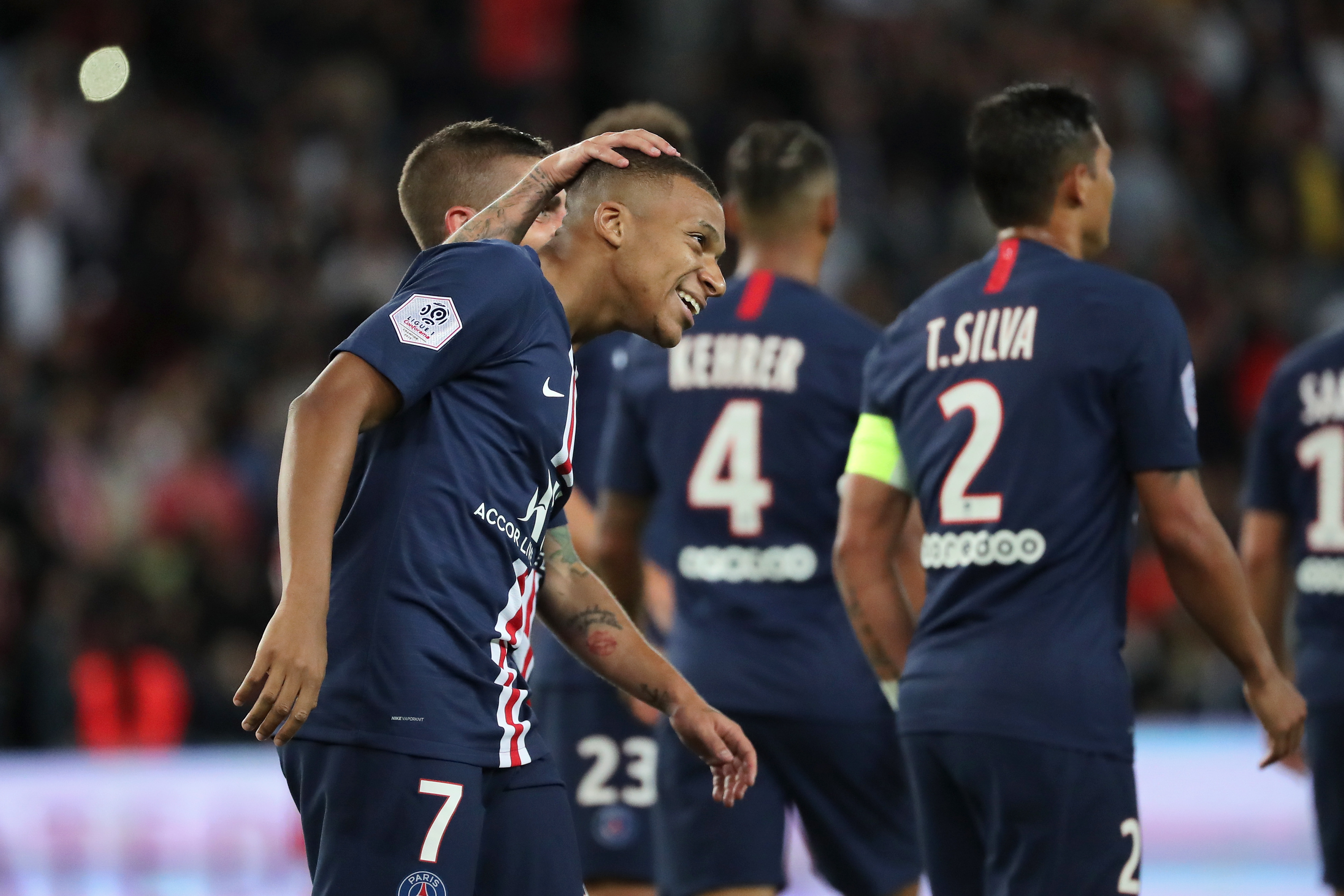 足球——法甲联赛:巴黎圣日耳曼胜尼姆