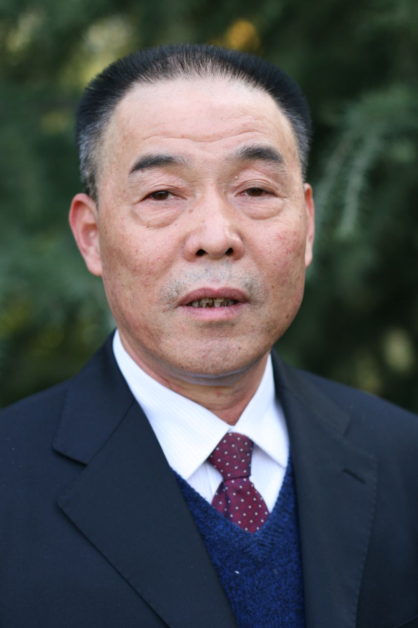 他向国家捐献一生珍藏,政府奖励他1500万,结果专家却说是赝品