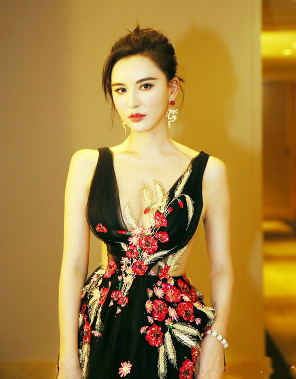 莫小棋,这个直性子的女人,在某次综艺访谈秀中表示:感谢前男友黄海波