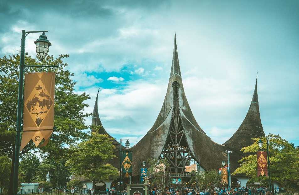 从蒂尔堡乘坐公交车可以直达艾芙琳,交通也算方便.