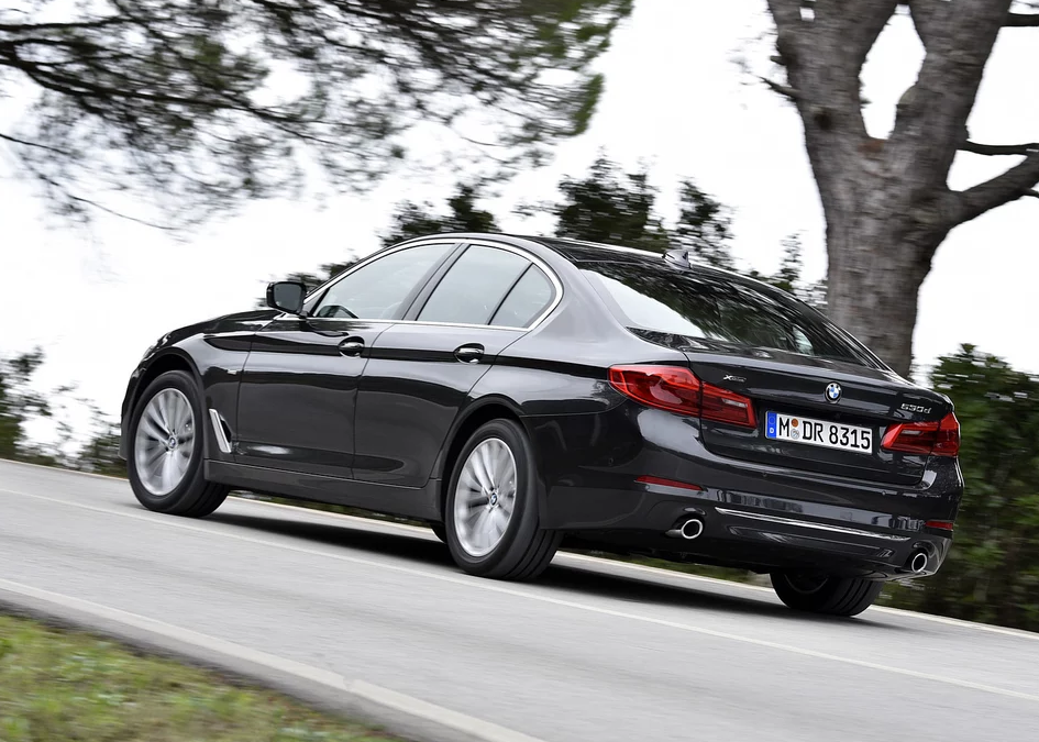 高端炫酷的宝马5系530d xdrive luxury line