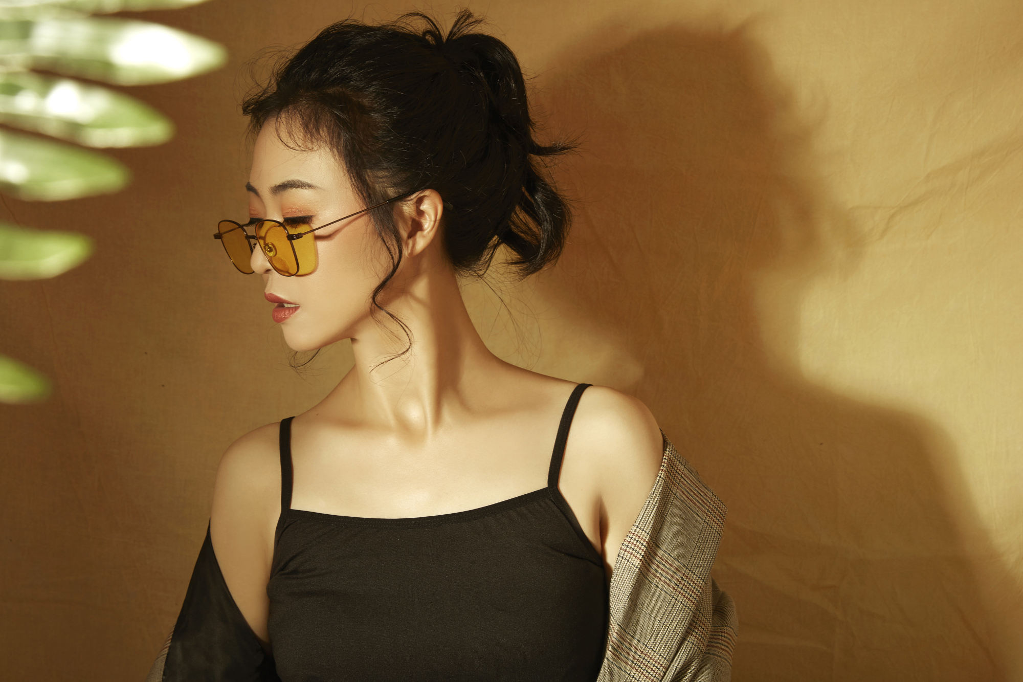 杨梓文祺携手著名词作人乐风打造了一首充满温情的歌曲回家的路