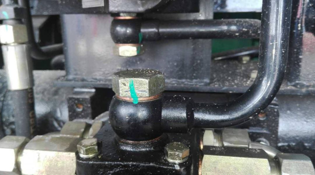 拖拉机花式漏油耽误农忙作业!厂家,经销商称:拖拉机漏油很正常