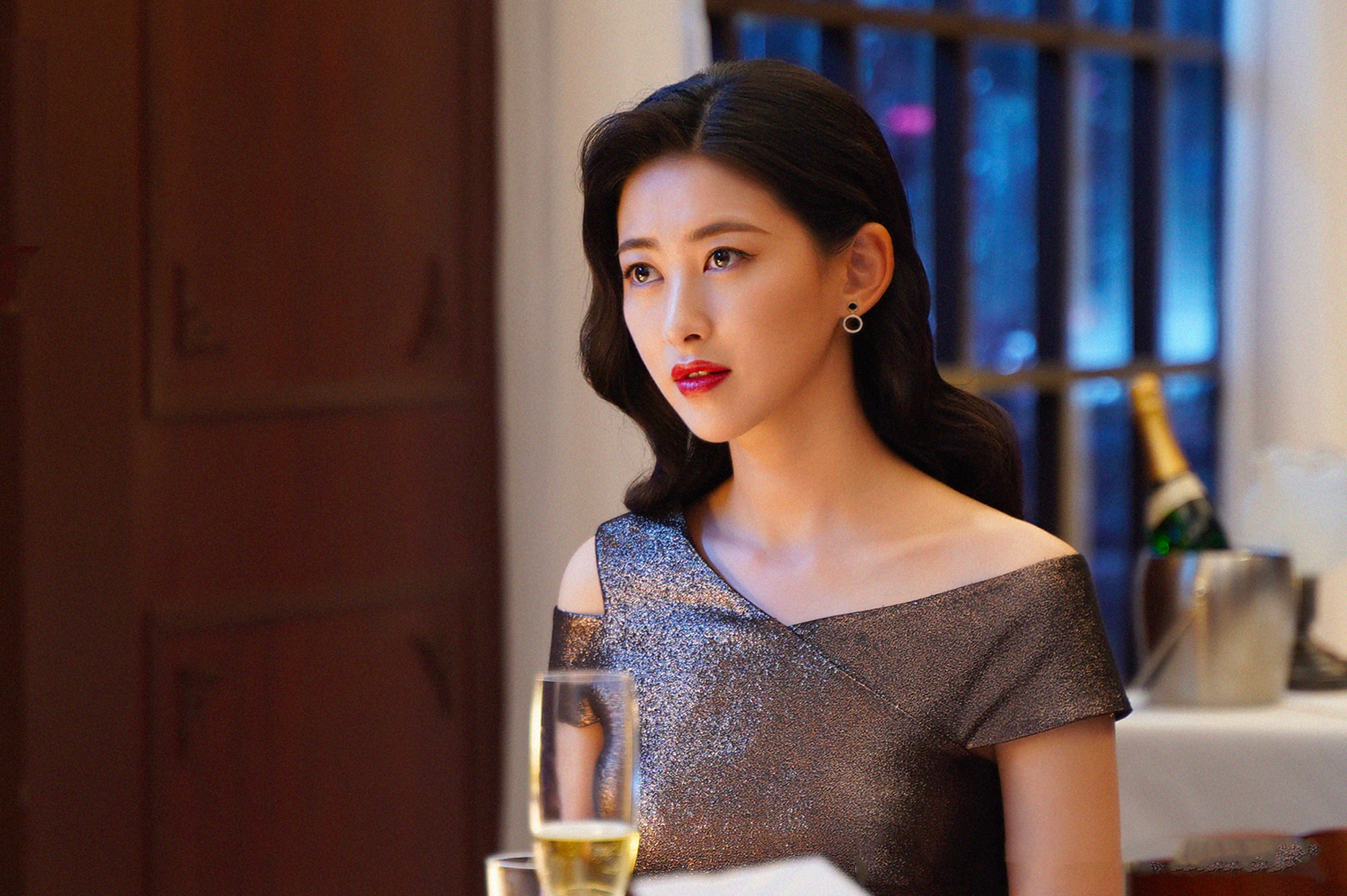 知性优雅,八面玲珑,职场女精英,造型小能手栗娜