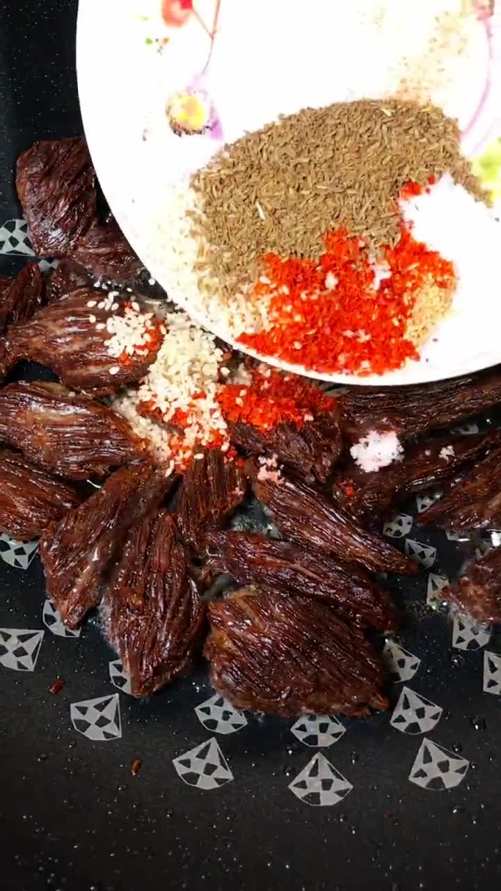 今天给大家推荐一道四川美食:手撕牛肉,好吃又简单!