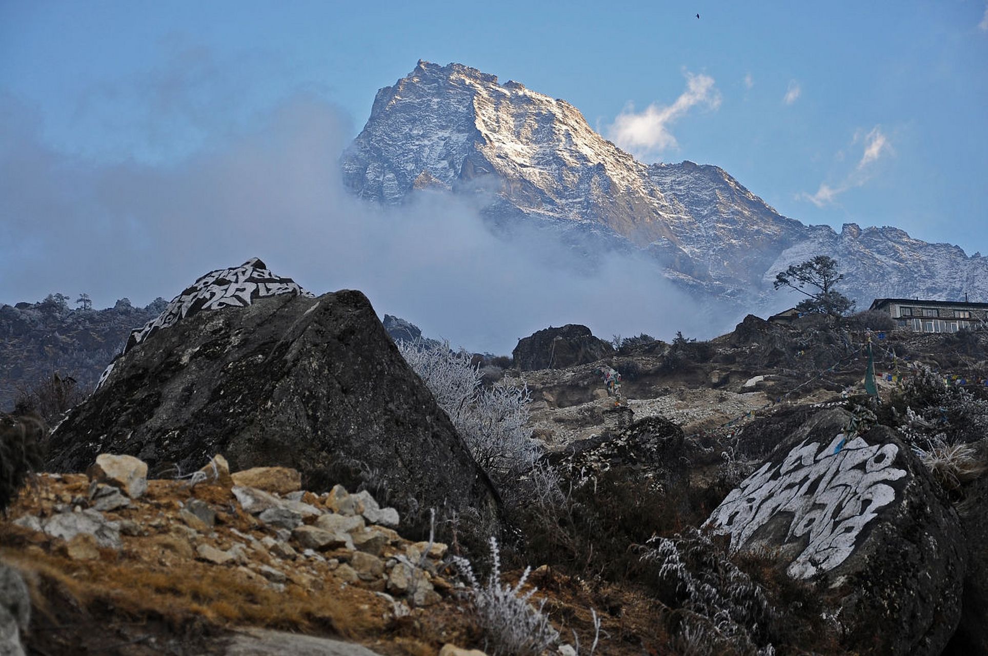 陕西省10大高山: 1,太白山:海拔3771米,是秦岭山脉主峰,位于眉县和