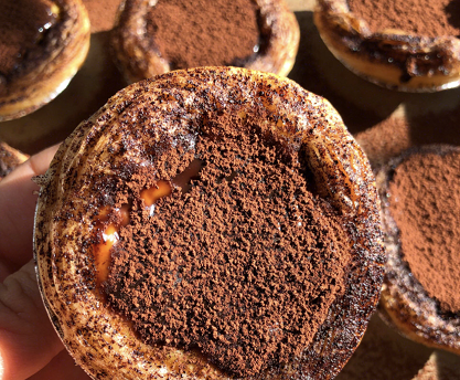 乡村大妈做脏脏蛋挞,一天卖出3000个,kfc大厨一次吃掉60个!