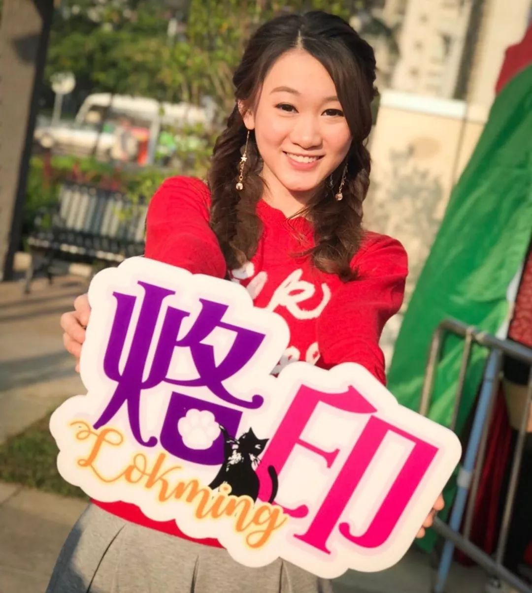 恭喜!前tvb女歌手10年约满离巢 圈外男友迪士尼补办浪漫求婚