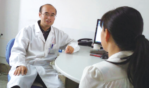 女儿沉迷抖音想休学,父母带她做心理咨询,10个字问倒医生