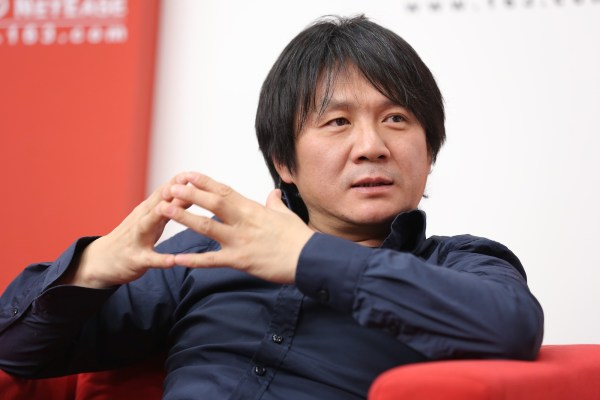 抛弃王菲后恋上韩红,后来娶了别人获得幸福,韩红为他至今单身